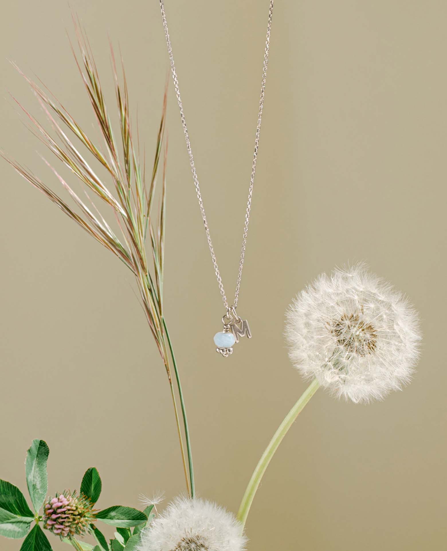 Collier <i>Aigue-marine</i> et initiale argent mas